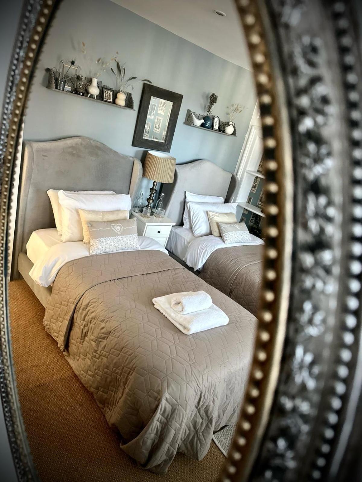 The Three Tuns Hotel Chepstow Luaran gambar